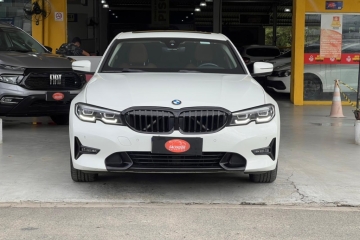 320i
